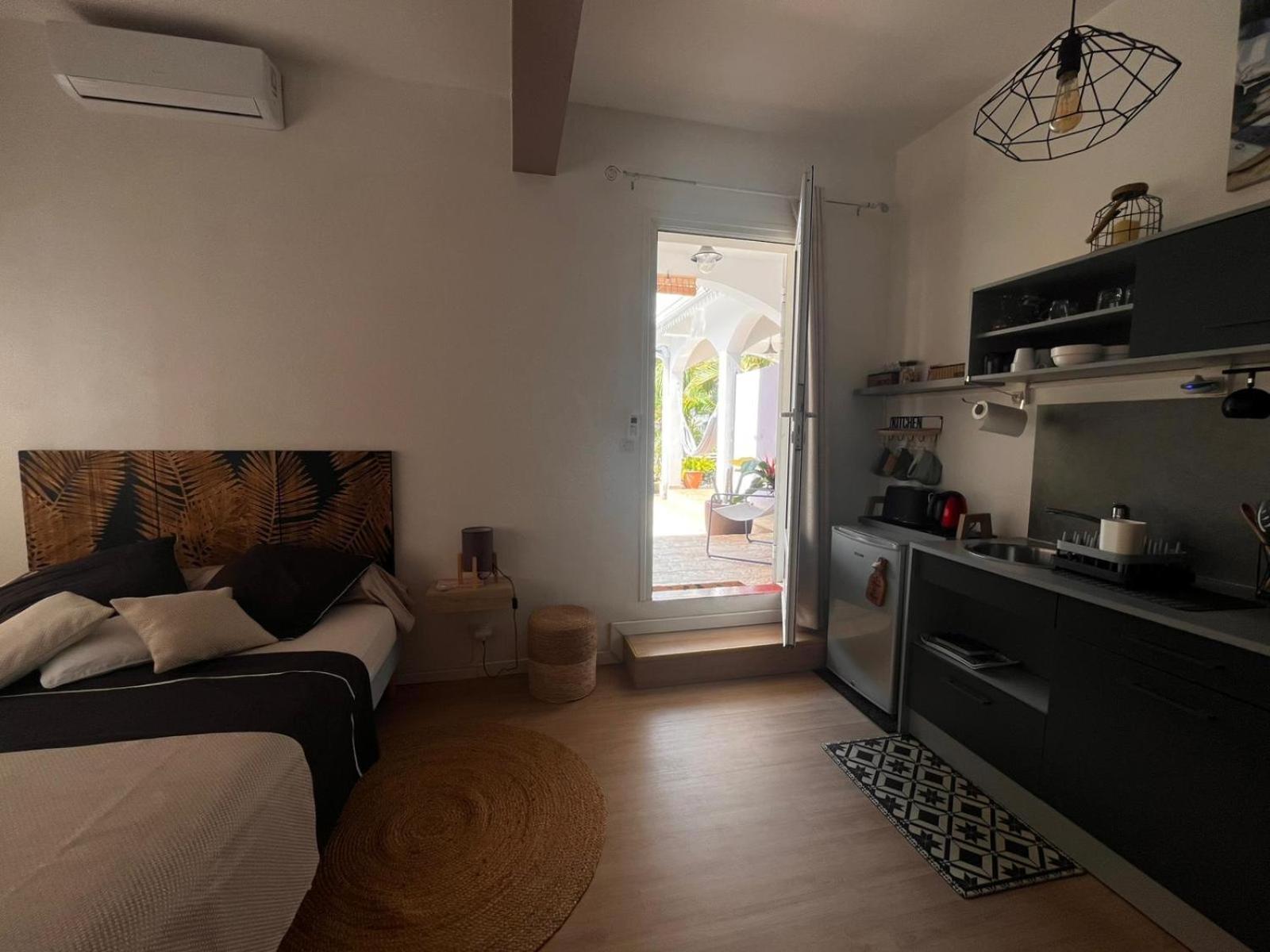 Studio Cosy Avec Piscine Dans Une Villa Сен-Дені Екстер'єр фото
